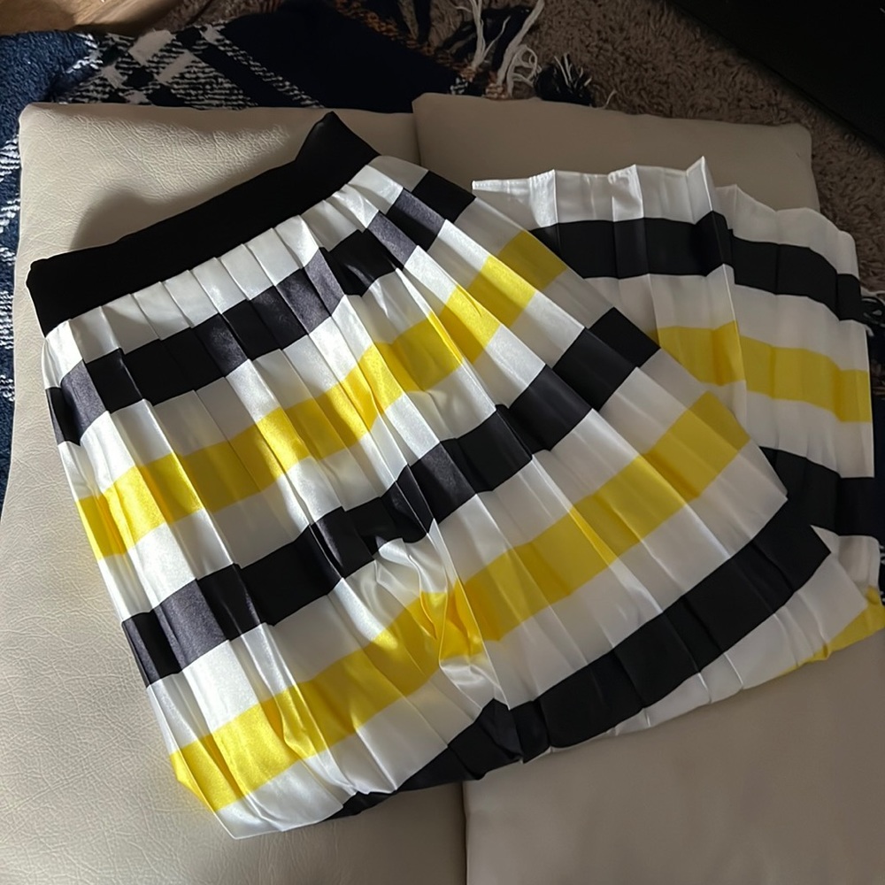 Midi white,black and yellow striped skirt. Brand new , never worn before.